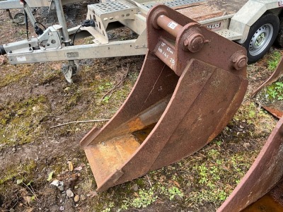 APPROX. 18" TOOTHLESS DIGGING BUCKET TO SUIT 13 TON MACHINE