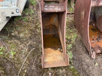 APPROX. 18" TOOTHLESS DIGGING BUCKET TO SUIT 13 TON MACHINE - 2