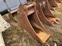 APPROX. 18" TOOTHLESS DIGGING BUCKET TO SUIT 13 TON MACHINE - 3