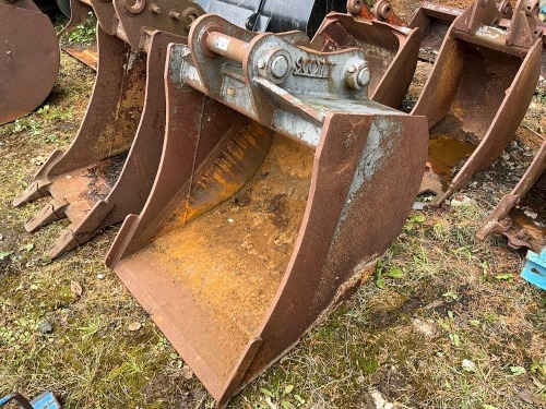 APPROX. 900mm TOOTHLESS DIGGING BUCKET TO SUIT 13 TON MACHINE