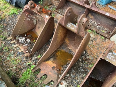 APPROX. 16" TOOTHED DIGGING BUCKET TO SUIT 6-8 TON MACHINE