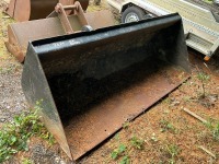 APPROX. 7.6ft BUCKET TO SUIT JCB TELESCOPIC FORKLIFT
