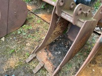 APPROX. 2ft TOOTHED DIGGING BUCKET TO SUIT 13 TON MACHINE