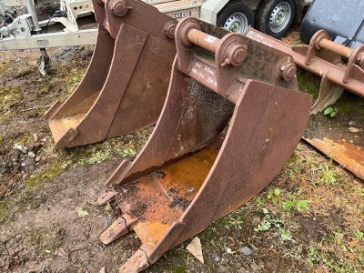 APPROX. 2ft TOOTHED DIGGING BUCKET TO SUIT 13 TON MACHINE