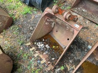 APPROX. 2.3ft TOOTHED DIGGING BUCKET TO SUIT 6-8 TON MACHINE