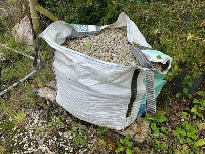 LARGE SACK OF 20mm DECROATIVE STONES