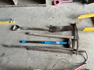 TOOL BUNDLE TO INC. SLEDGE, PICK, 2No. CROW BARS & SPADE