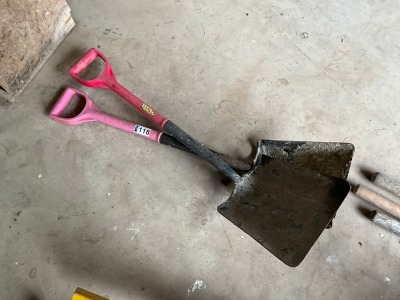 2No. SQUARE MOUTH SHOVELS