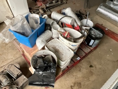 LUCKY DIP PALLET TO INC. HANDLES, NAILS, TILES ETC