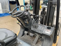 CAT GP25N 2.5 TON GAS FORKLIFT  - 11