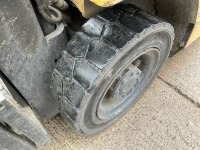 CAT GP25N 2.5 TON GAS FORKLIFT  - 15