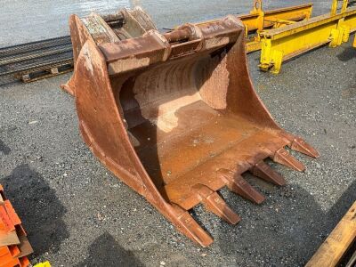 APPROX. 4.6ft TOOTHED DIGGING BUCKET TO SUIT 20 TON MACHINE