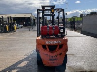 DOOSAN G25GP 2.5 TON GAS FORKLIFT - 4