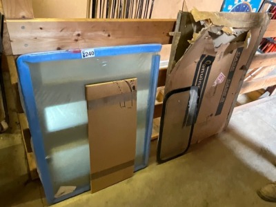 ASSORTED GLASS TO SUIT CASE