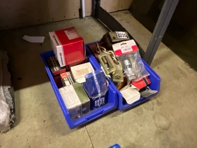 2No. PLASTIC CRATES TO INC. BEACON HOLDER, FILTERS, CHECK CHAIN