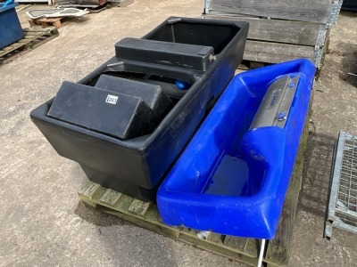 ASSORTED PLASTIC DRINKERS