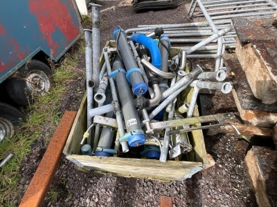 LARGE SELECTION OF ASSORTED PARLOUR EQUIPMENT