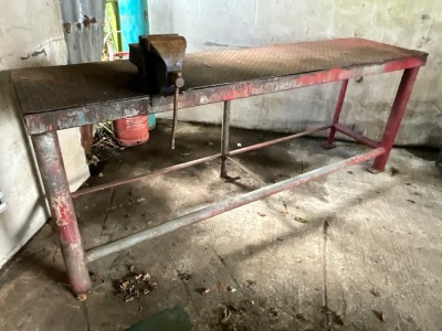 APPROX. 8ft METAL WORKBENCH & VICE