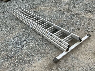 APPROX. 10 TREAD TRIPLE EXTENSION ALUMINIUM LADDER