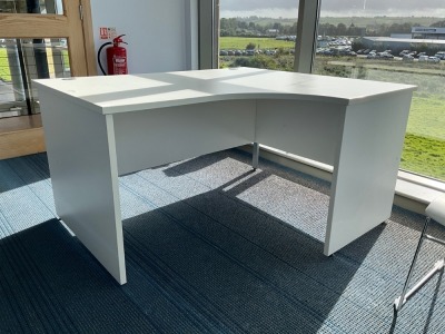 1400mm RIGHT HAND CORNER DESK