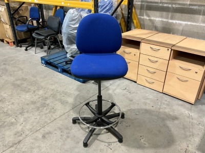 UNUSED DRAUGHTSMAN CHAIR