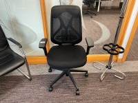 UNUSED HIGH BACK MESH OPERATORS CHAIR