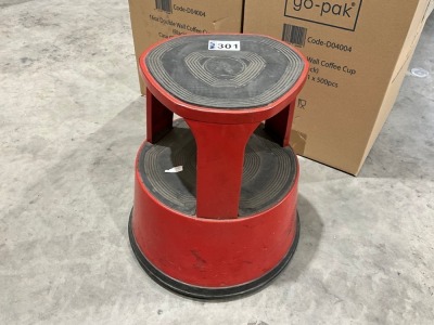 KICK STEP STOOL