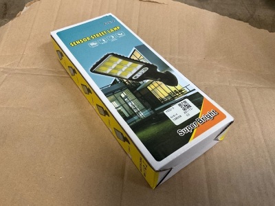 UNUSED SOLAR OUTDOOR LED SENSOR LAMP 