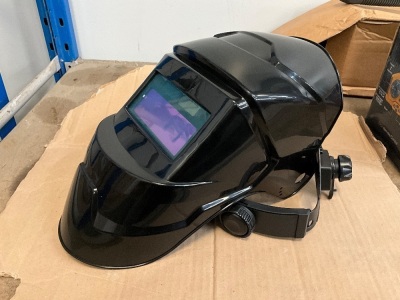 UNUSED AUTO DARKENING WELDING HELMET