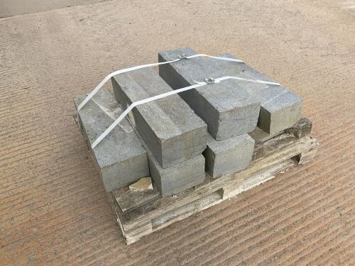 7No. ASSORTED GREY GRANITE KERBS 