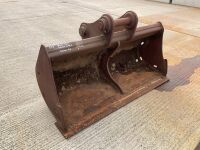 APPROX. 6ft SHUGH BUCKET TO SUIT 20 TON MACHINE