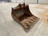 APPROX. 4.9ft TOOTHED DIGGING BUCKET TO SUIT 20 TON MACHINE