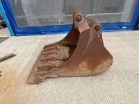 APPROX. 4.9ft TOOTHED DIGGING BUCKET TO SUIT 20 TON MACHINE - 4