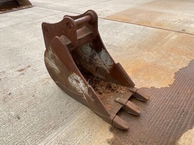 APPROX. 22" TOOTHED DIGGING BUCKET TO SUIT 13 TON MACHINE