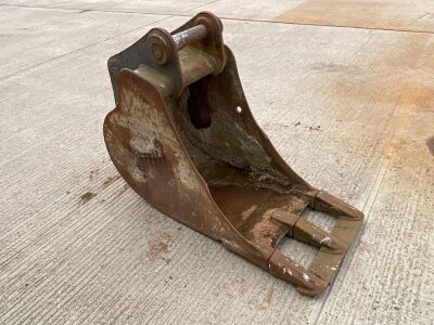 APPROX. 22" TOOTHED DIGGING BUCKET TO SUIT 13 TON MACHINE