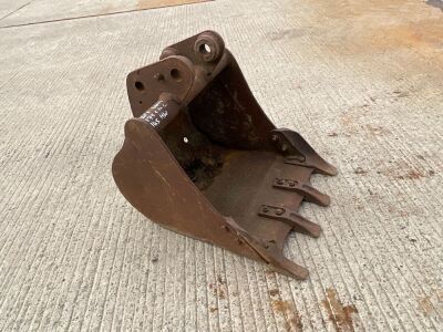 APPROX. 2ft TOOTHED DIGGING BUCKET TO SUIT 3-4 TON MACHINE