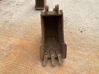APPROX. 14" TOOTHED DIGGING BUCKET TO SUIT 3-4 TON MACHINE - 2
