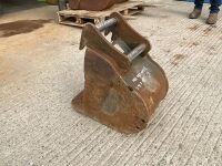 APPROX. 11" TOOTHLESS DIGGING BUCKET TO SUIT 2-3 TON MACHINE - 5