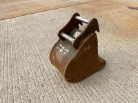 APPROX. 11" TOOTHLESS DIGGING BUCKET TO SUIT 2-3 TON MACHINE - 7