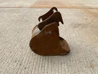 APPROX. 11" TOOTHLESS DIGGING BUCKET TO SUIT 2-3 TON MACHINE - 8