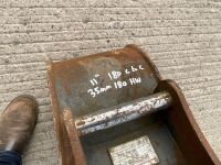 APPROX. 11" TOOTHLESS DIGGING BUCKET TO SUIT 2-3 TON MACHINE - 9
