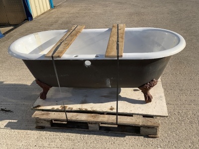 UNUSED CAST IRON CLAW FOOT BATH 