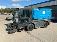 SCHMIDT COMPACT 200 4250KGS ROAD SWEEPER - 22