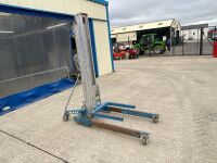 GENIE SLA-15 MATERIAL LIFTER