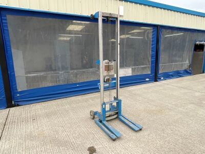 GENIE GL12 MATERIAL LIFTER