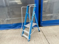 LYTE 3 TREAD FIBREGLASS STEP LADDER PODIUM