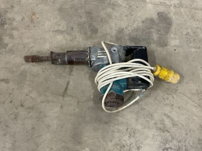 MAKITA 110v CHIPPING HAMMER & CHISEL