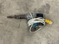 MAKITA 110v CHIPPING HAMMER & CHISEL