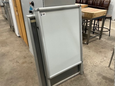 PAVEMENT CLIP FRAME SIGN & WALL MOUNTED CLIP FRAME SIGN