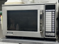 SHARP COMMERCIAL MICROWAVE - 4